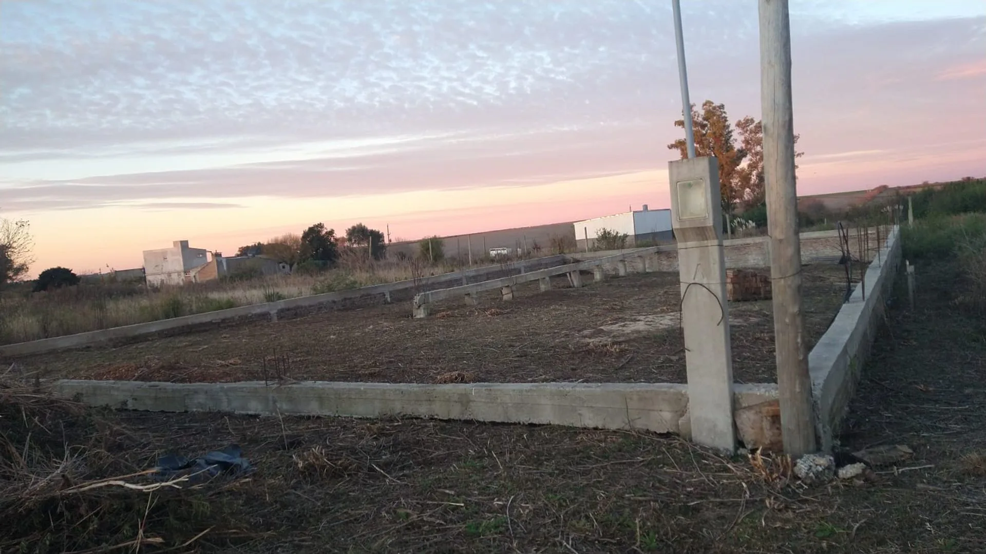 Terreno 450m2 con cimientos p/galpón, A. Brasilera foto 5