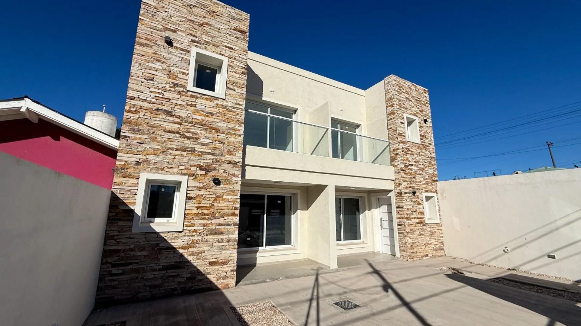 CASA DUPLEX 3 AMB A ESTRENAR PATIO APTO CREDITO foto 3