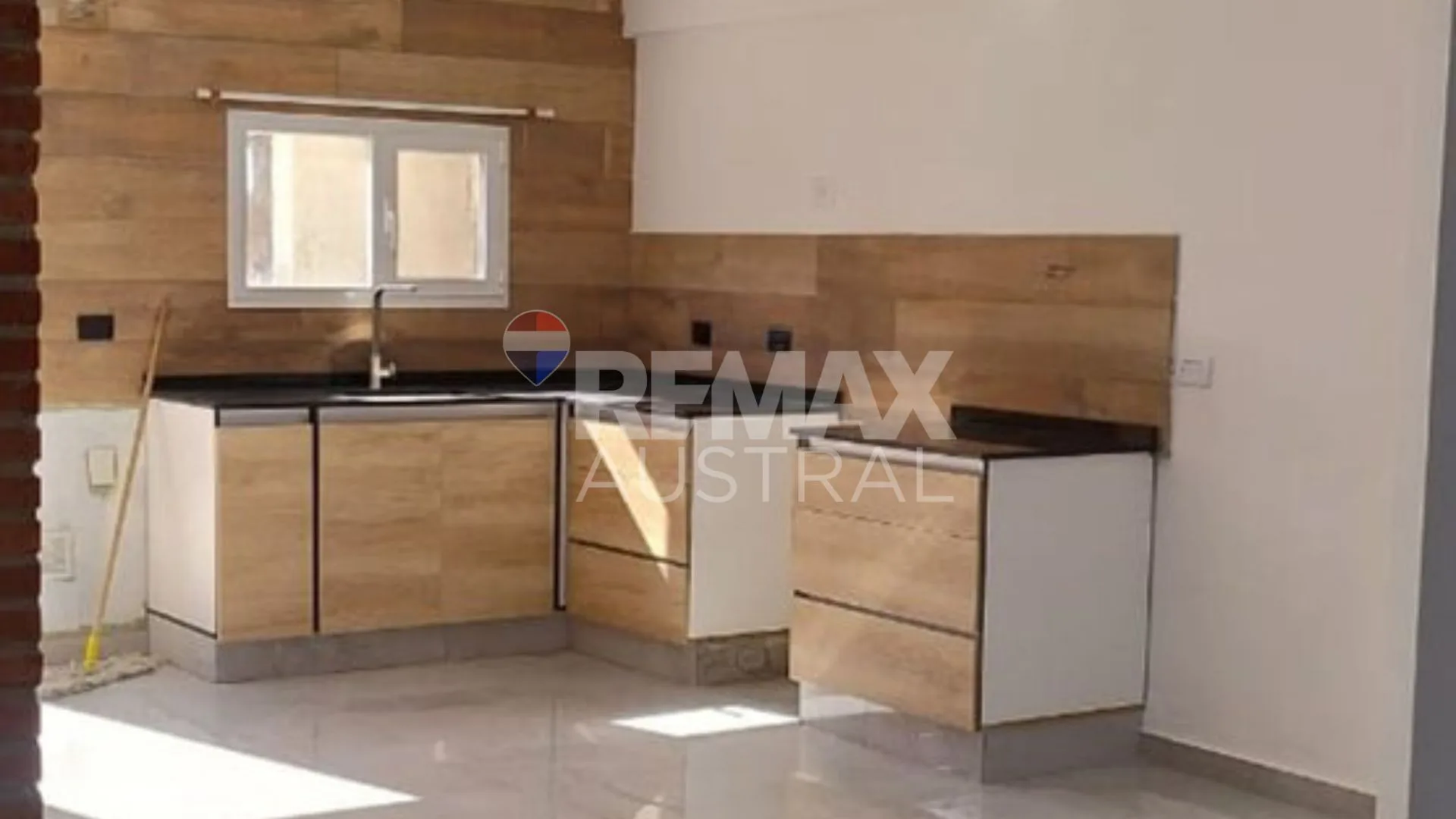 CASA 3 DORM.2 BAÑOS VENTA. KM5 APTA CRED. HIPOTEC. foto 2