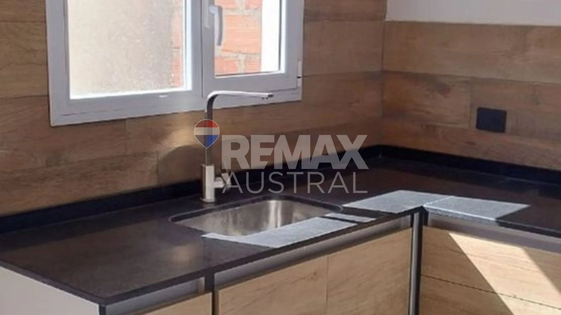CASA 3 DORM.2 BAÑOS VENTA. KM5 APTA CRED. HIPOTEC. foto 3