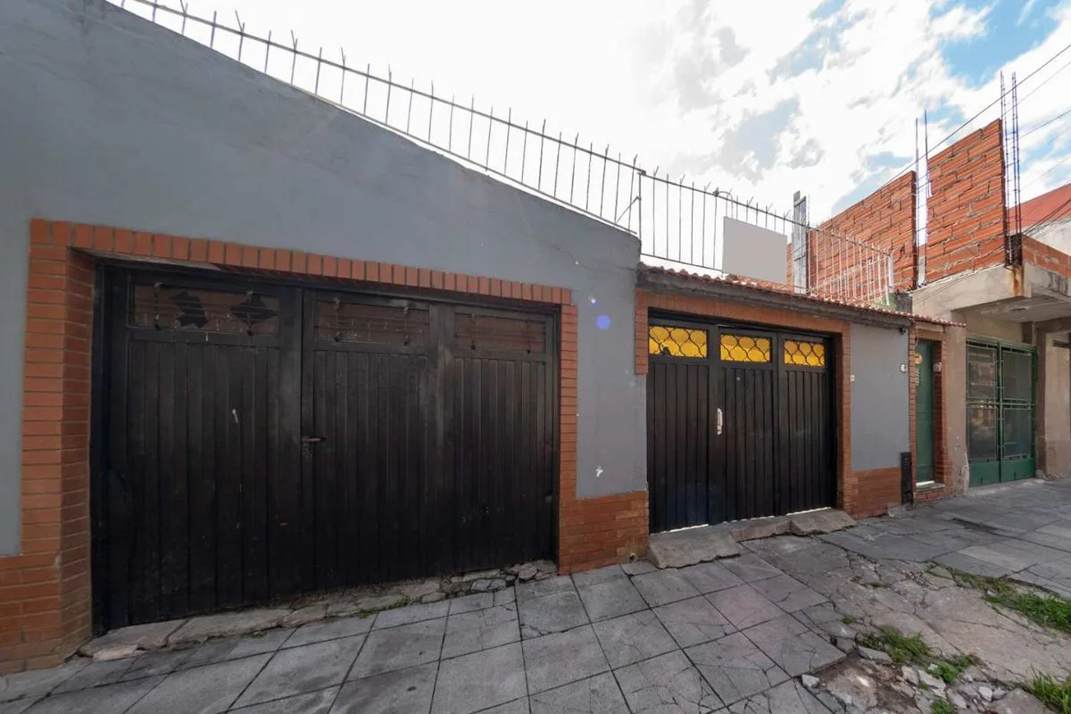 VENTA PH 3 AMB. C/PATIO Y COCHERA - LANÚS