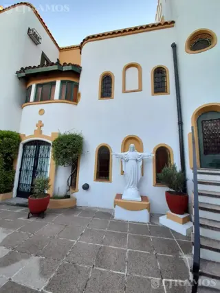 Venta - Edificio Comercial de Estilo Colonial en Pilar Centro foto 2