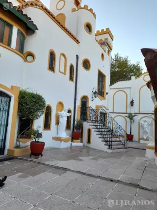 Venta - Edificio Comercial de Estilo Colonial en Pilar Centro foto 5