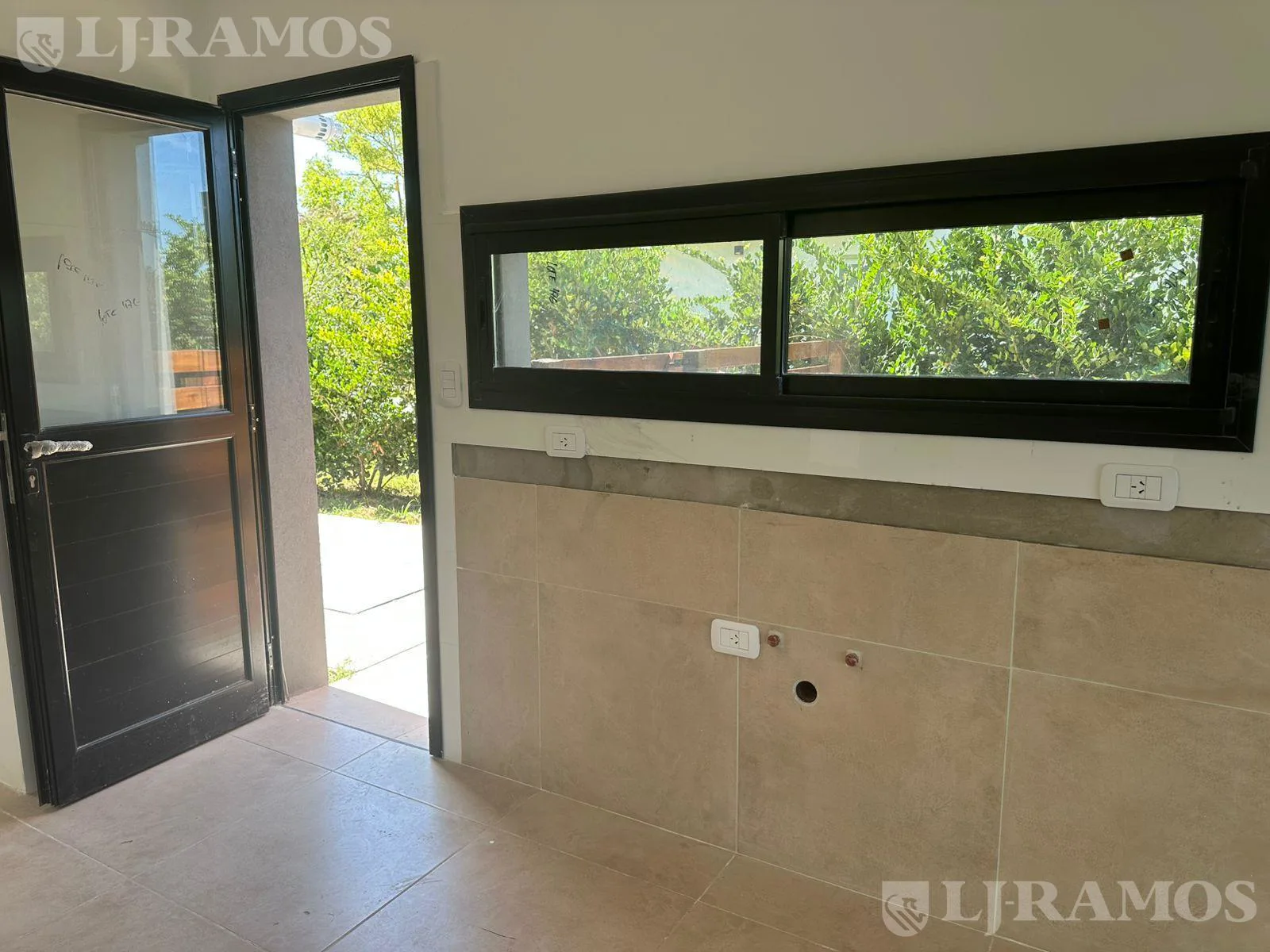 Casa en Una Planta a espejo de agua Canton Islas PG foto 3