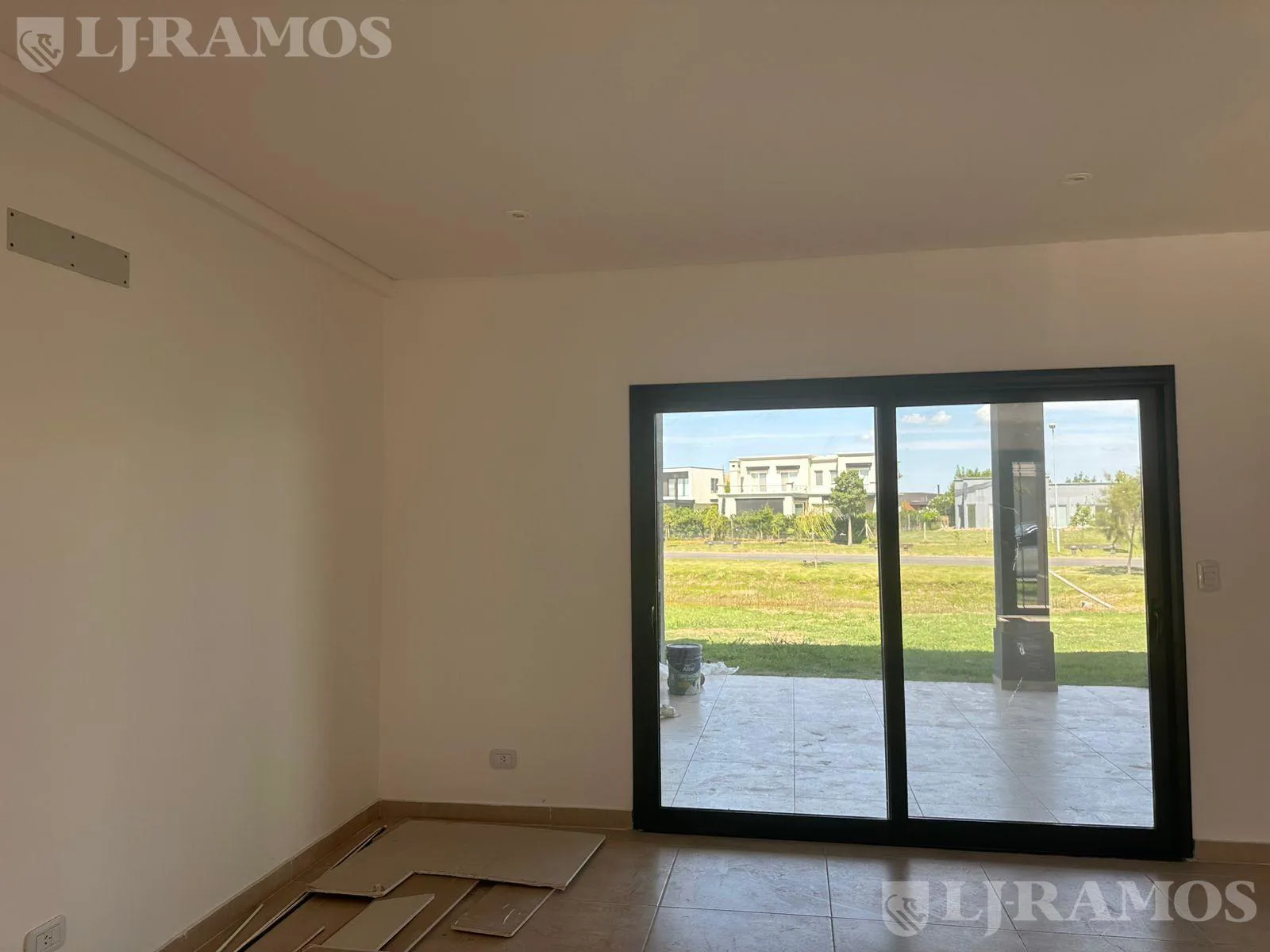 Casa en Una Planta a espejo de agua Canton Islas PG foto 4
