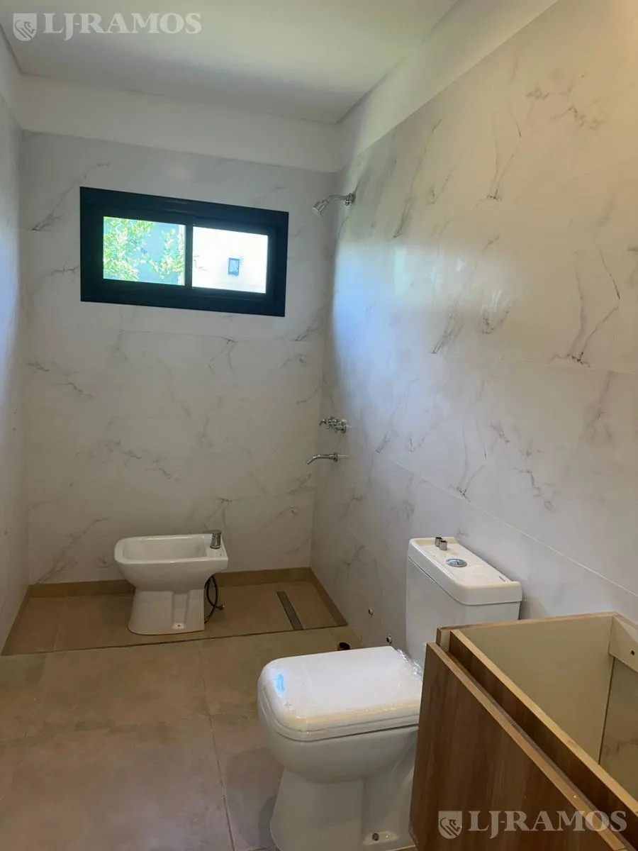 Casa en Una Planta a espejo de agua Canton Islas PG foto 5