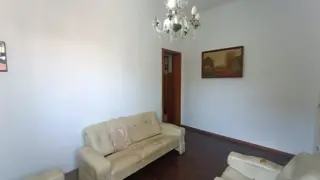 RELEVANTE CASA 4 AMB, (142 Mts2) S/ LOTE 250 Mts2 con COCHERA Y FDO LIBRE en VILLA BONICH foto 1