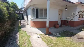 RELEVANTE CASA 4 AMB, (142 Mts2) S/ LOTE 250 Mts2 con COCHERA Y FDO LIBRE en VILLA BONICH foto 4