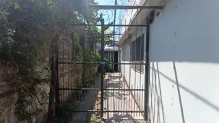 RELEVANTE CASA 4 AMB, (142 Mts2) S/ LOTE 250 Mts2 con COCHERA Y FDO LIBRE en VILLA BONICH foto 5