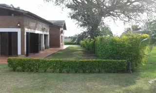 RC-Alquila CASA-CHALET-B° GOLF CLUB-Corrientes foto 3