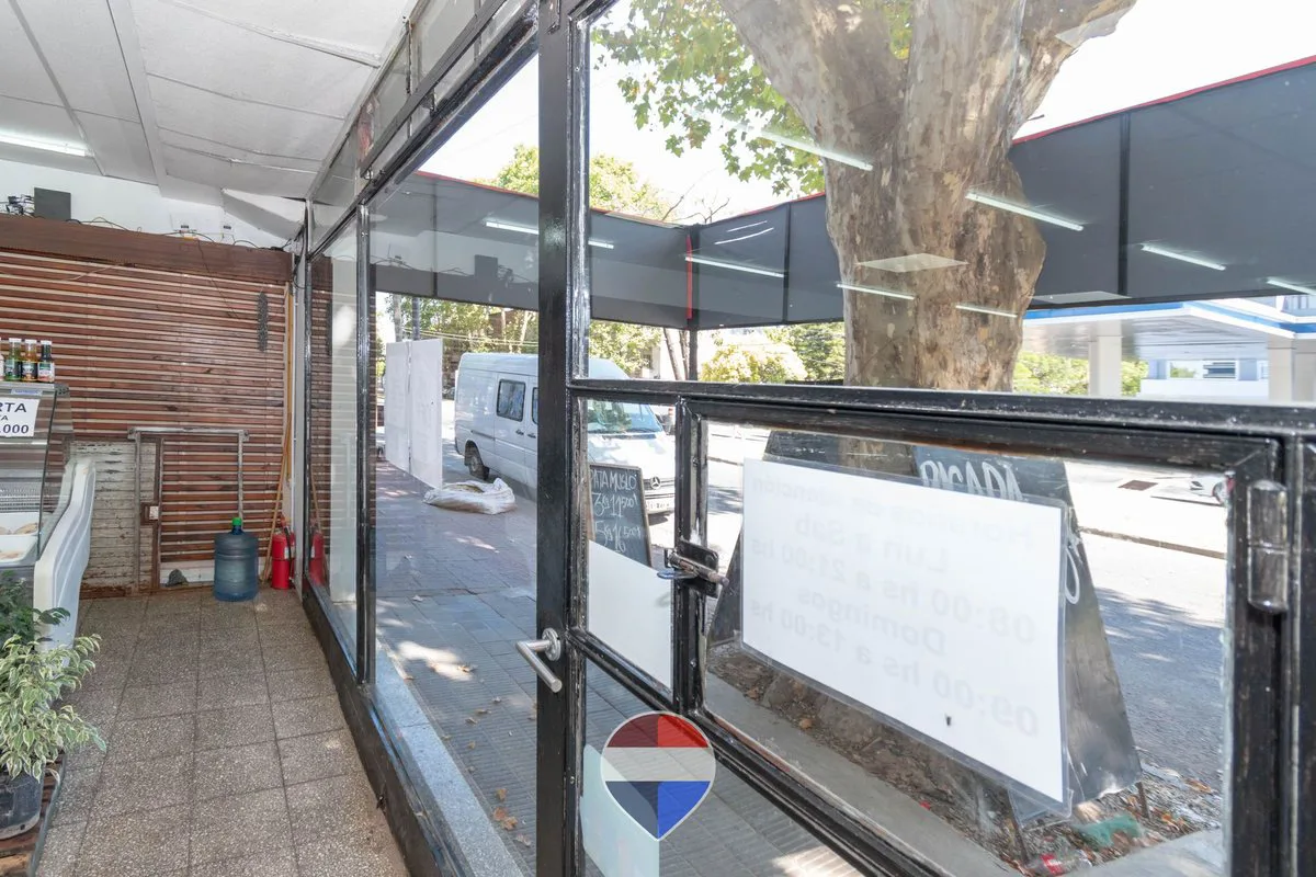 LOCAL COMERCIAL EN VENTA LA PLATA SOBRE AVENIDA foto 3