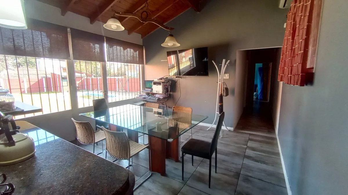 VENTA CASA 4 AMB. PILETA PASO DEL REY MORENO