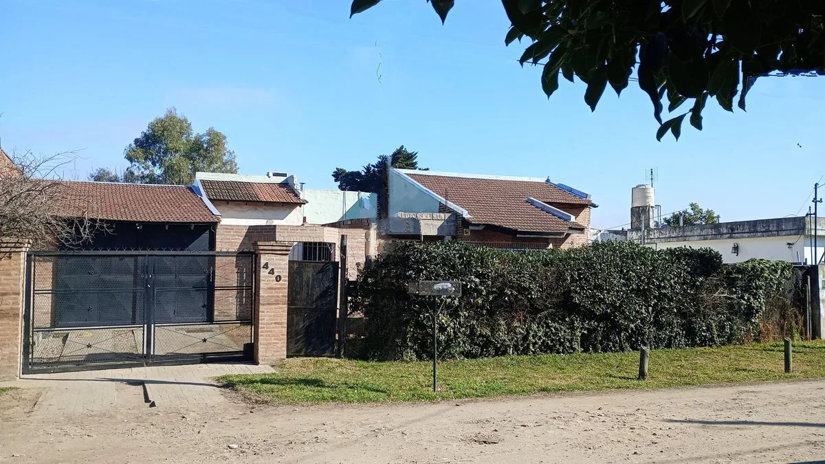 VENTA CASA 4 AMB. PILETA PASO DEL REY MORENO foto 4