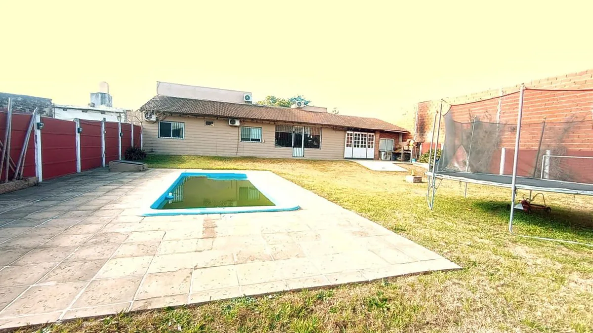 VENTA CASA 4 AMB. PILETA PASO DEL REY MORENO foto 5