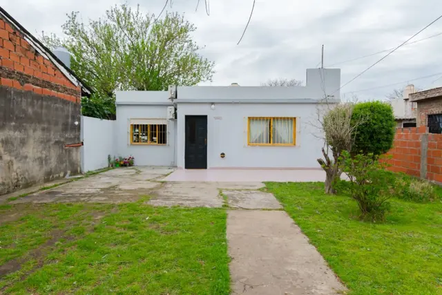 VENTA CASA 3 AMBIENTES, CASTELAR SUR