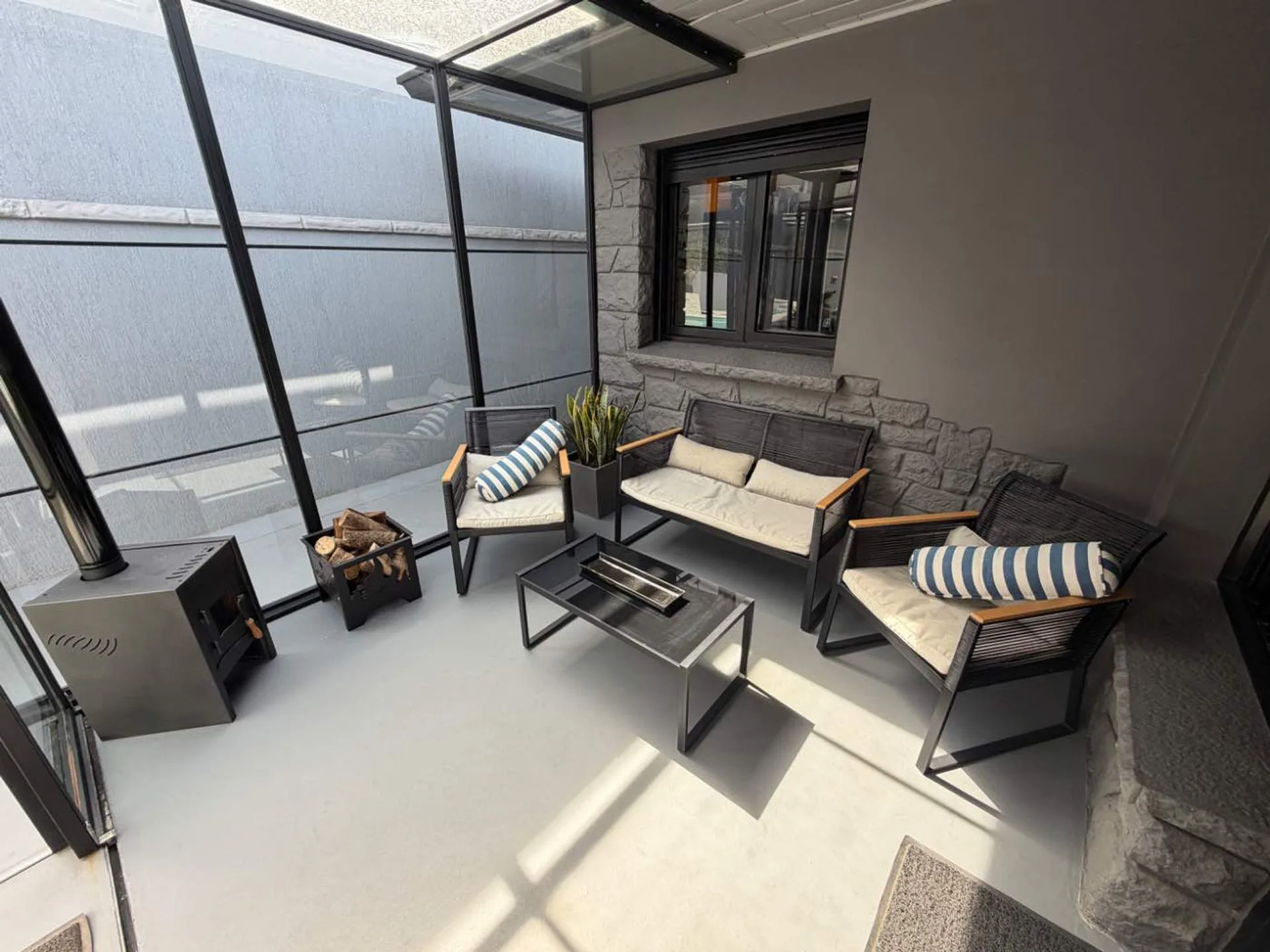 EXCLUSIVA RESIDENCIA DE DISEÑO EN ZONA GÜEMES foto 5