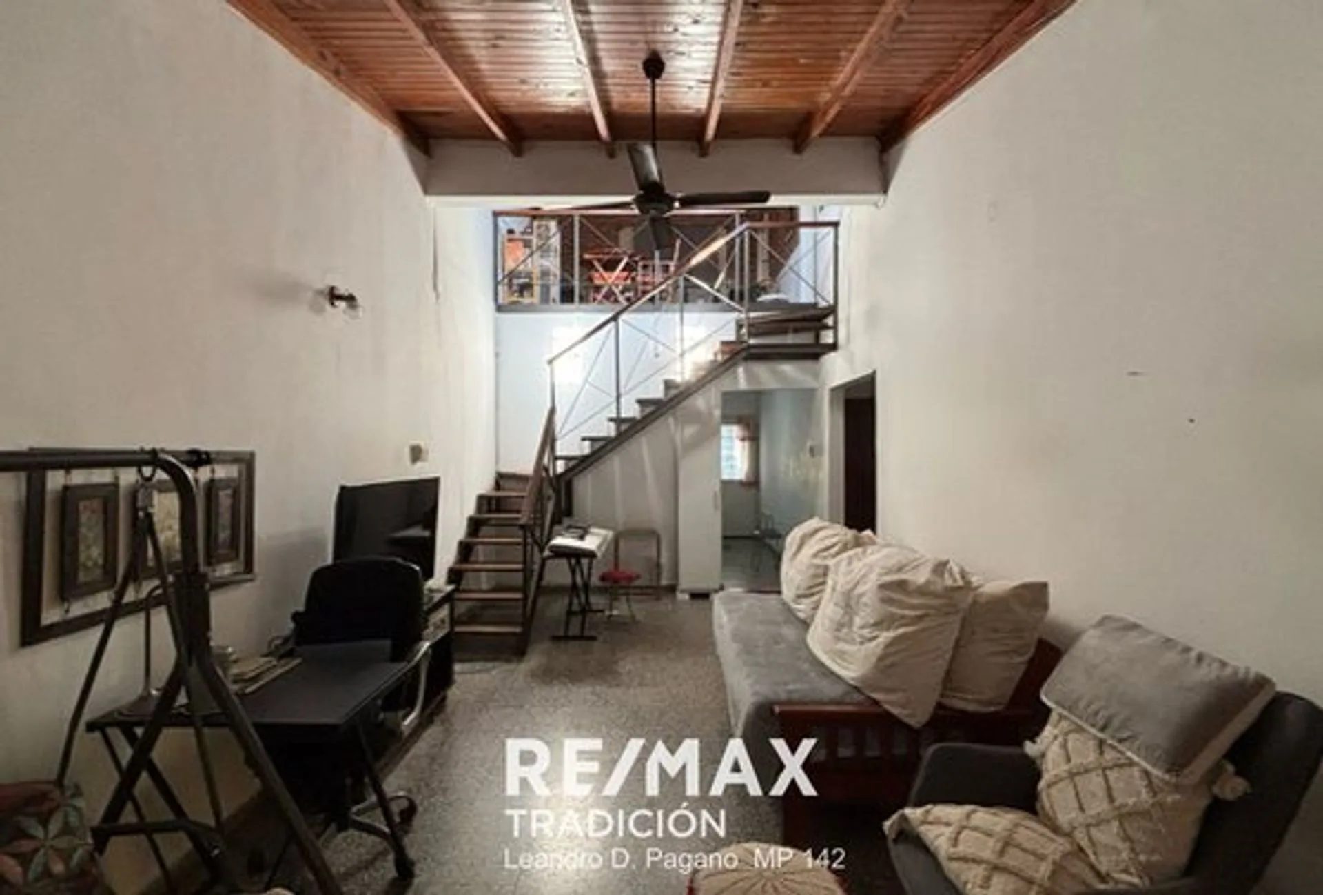 Venta 3 CASAS en un terreno, próximo Av. Sarmiento foto 3