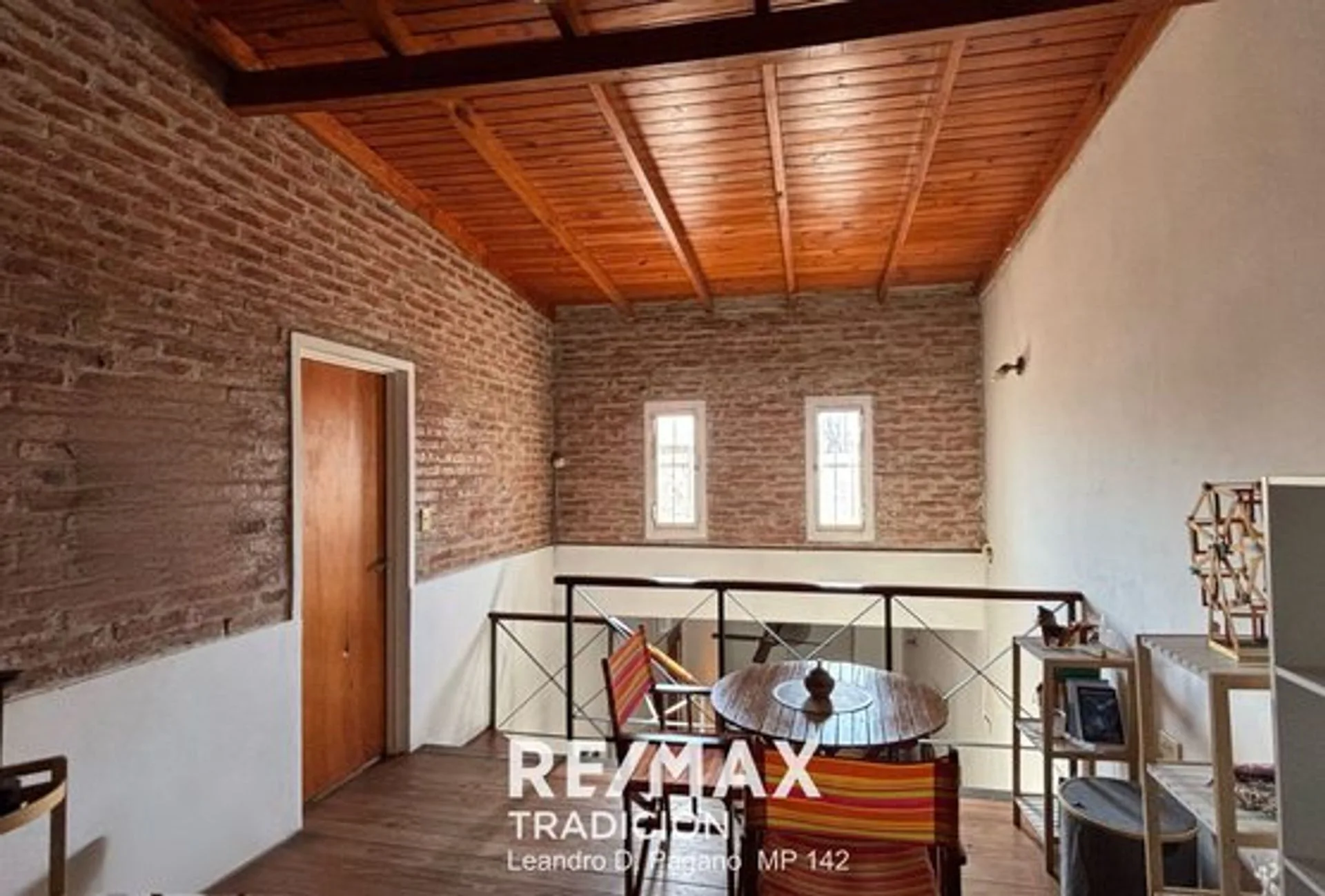 Venta 3 CASAS en un terreno, próximo Av. Sarmiento foto 4