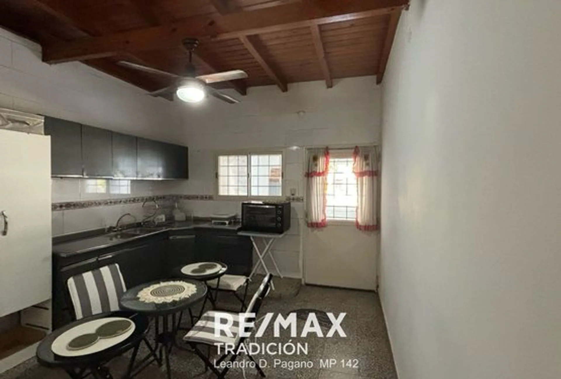 Venta 3 CASAS en un terreno, próximo Av. Sarmiento foto 5