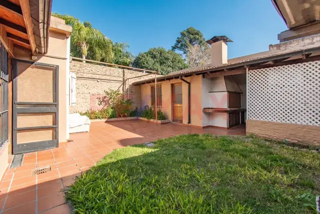 VENTA CASA 3 AMBIENTES CON PARQUE HURLINGHAM