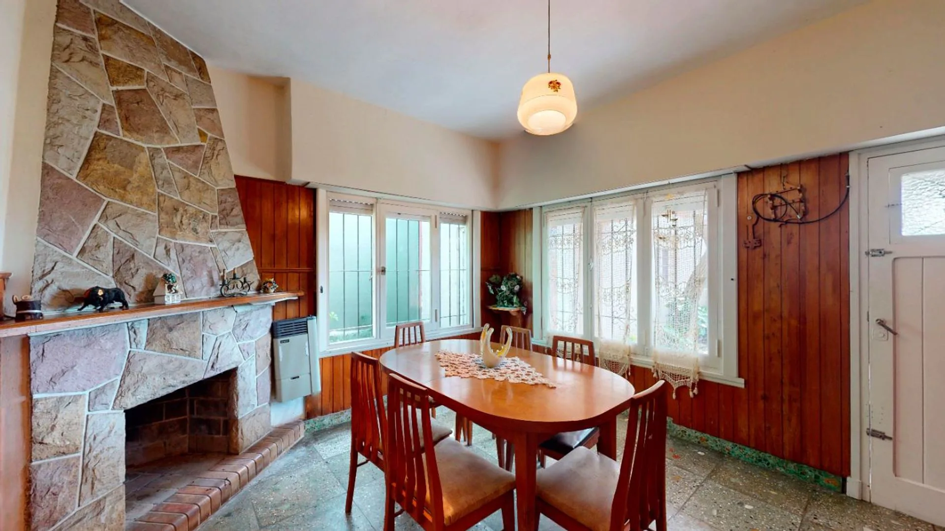 VENTA CASA 3AMBIENTES CON JARDÍN–BARRIO EL GAUCHO foto 4