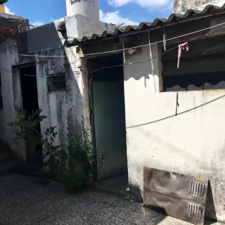 VENTA EN BLOCK,  Dos departamentos y un local , distintos rubros. foto 3