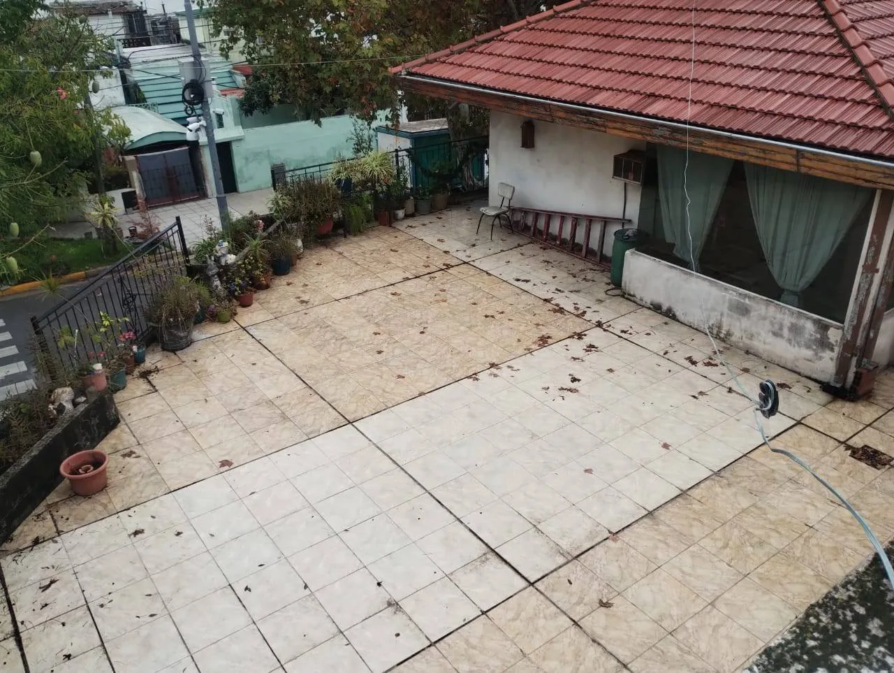 CASA EN LOTE PROPIO MULTIFAMILIAR, CON DOS LOCALES, Cosquin y Battle y Ordoñez - Villa Lugano foto 3