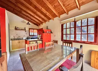 Excelente Casa de 4 ambientes Mar de las Pampas foto 2