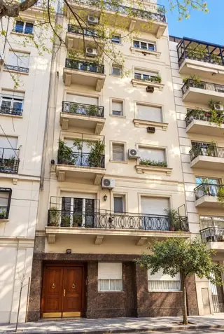 RECOLETA - LARREA 1300 - SEÑORIAL 4 AMB CON DEP. MUY LUMINOSO - 90m2 - U$S190.000 foto 4