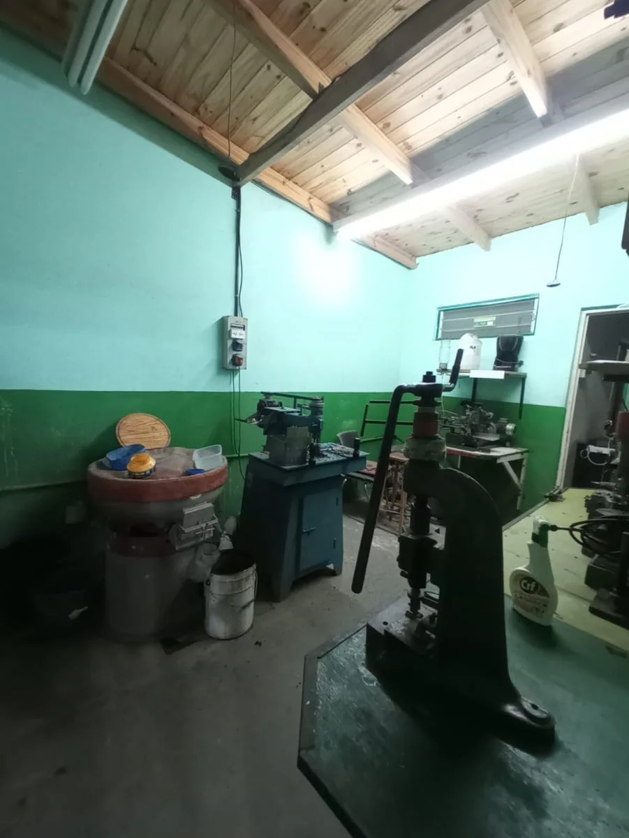 VENTA- DEPARTAMENTO Y GALPON- ESCUCHA OFERA foto 2