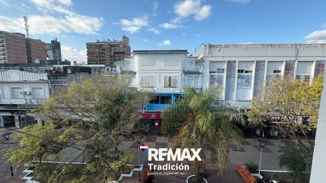OFICINA EN VENTA PEATONAL ARTURO ILLIA 172