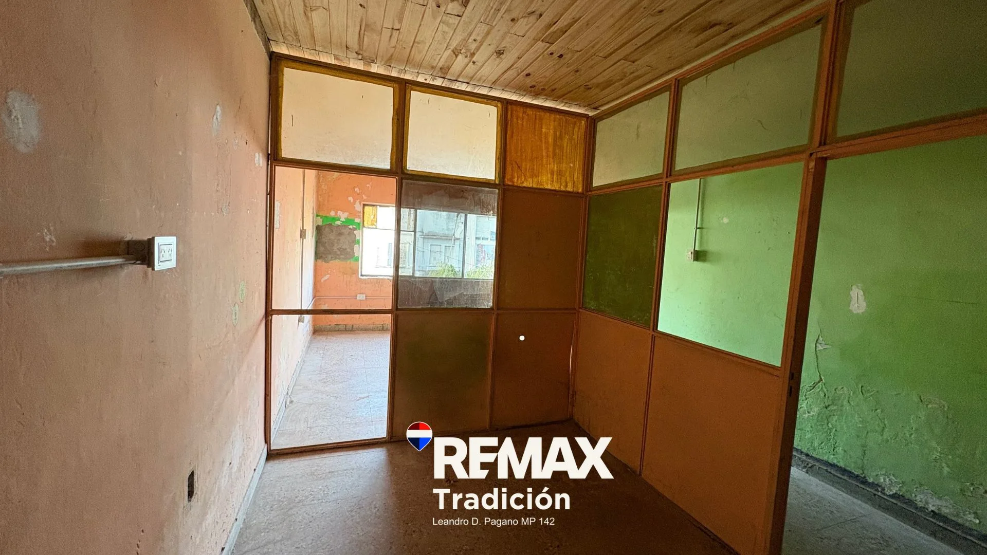 OFICINA EN VENTA PEATONAL ARTURO ILLIA 172 foto 4