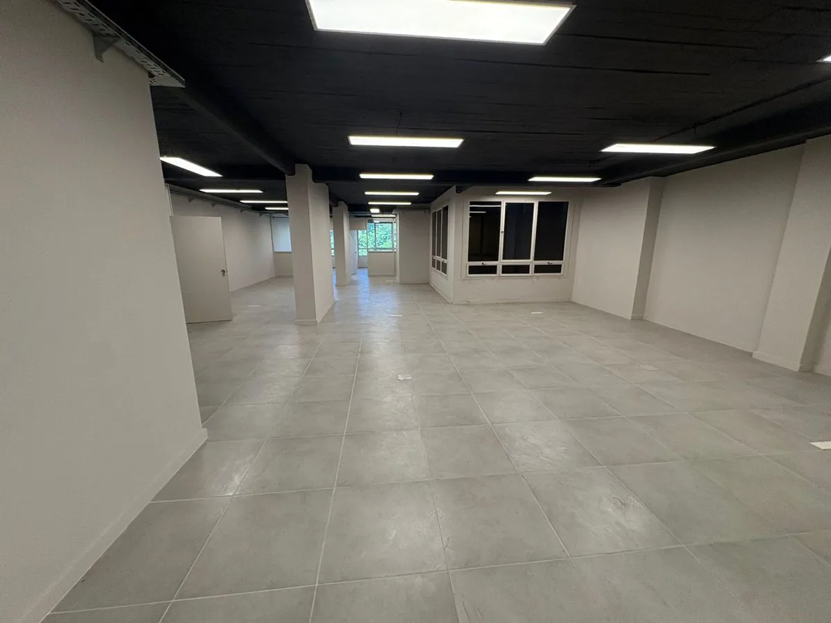 VENTA OFICINAS 200m2 REFACCIONADAS + 2 COCHERAS foto 2