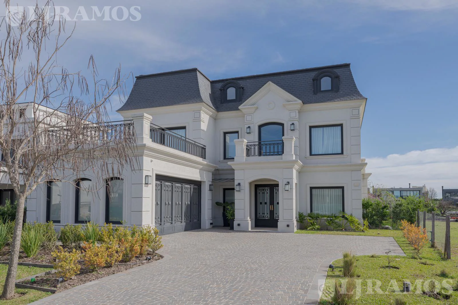 VENTA. Al agua. Excelente casa con 4 dormitorios . Nueva. En Virazón - Nordelta. foto 2