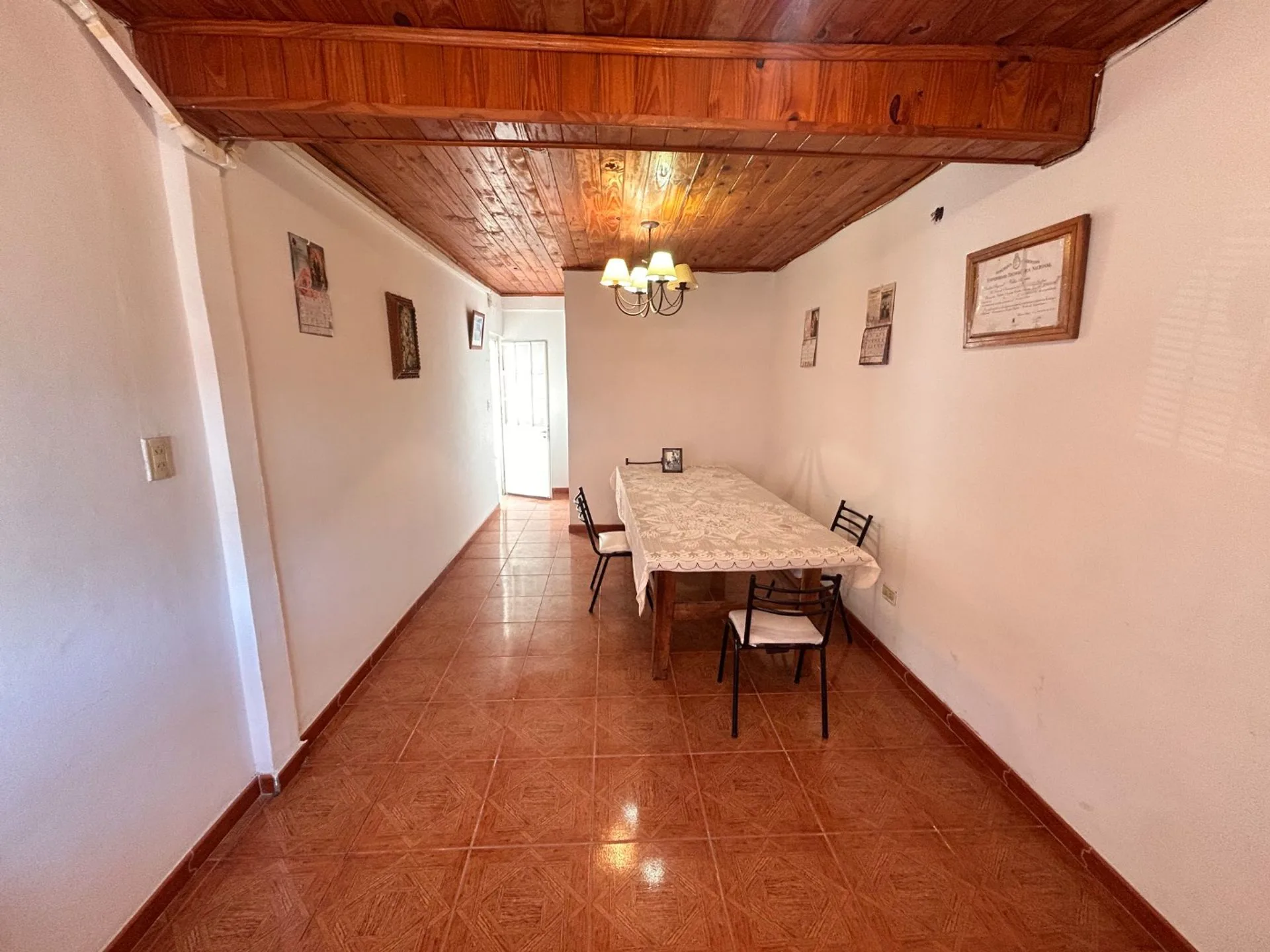 CASA EN VENTA 3 DORMITORIOS CON PATIO Y DEPTO foto 2