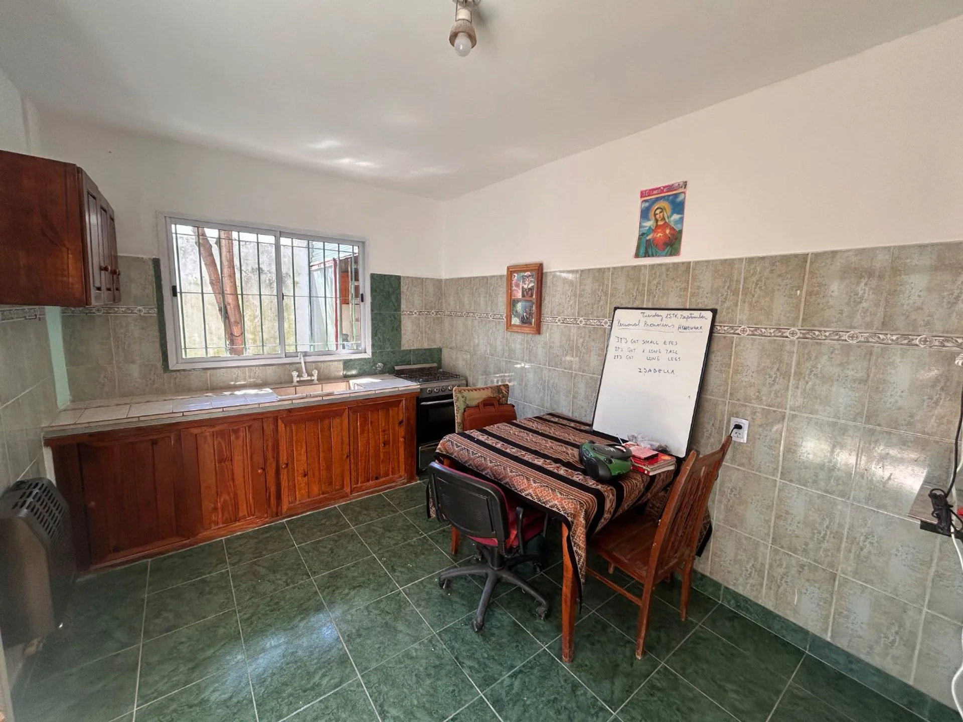 CASA EN VENTA 3 DORMITORIOS CON PATIO Y DEPTO foto 3