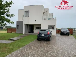 EXCELENTE PROPIEDAD , BARRIO ISLAS , EL CANTÓN foto 3