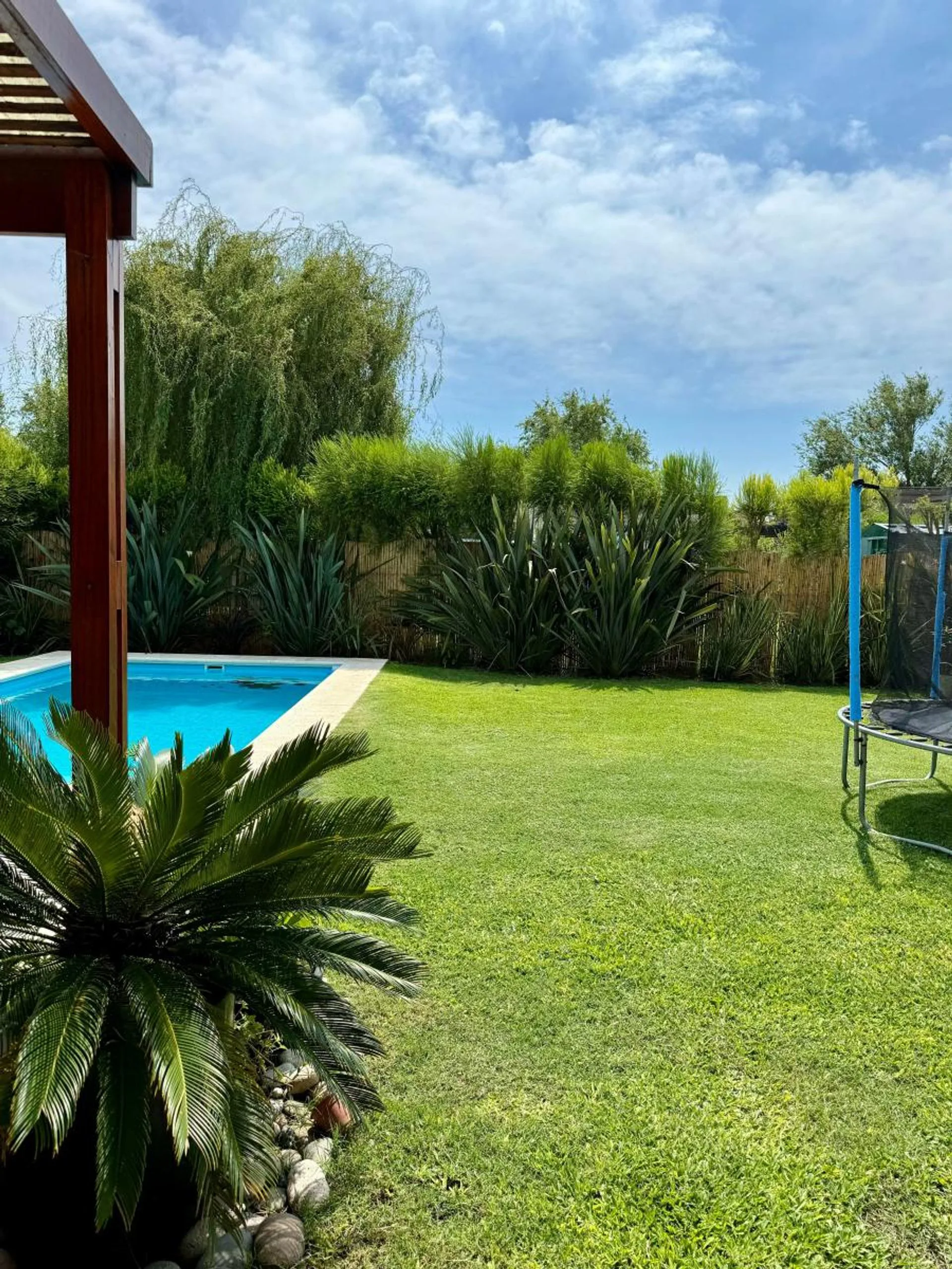Casa en alquiler barrio La Comarca con Pileta foto 4