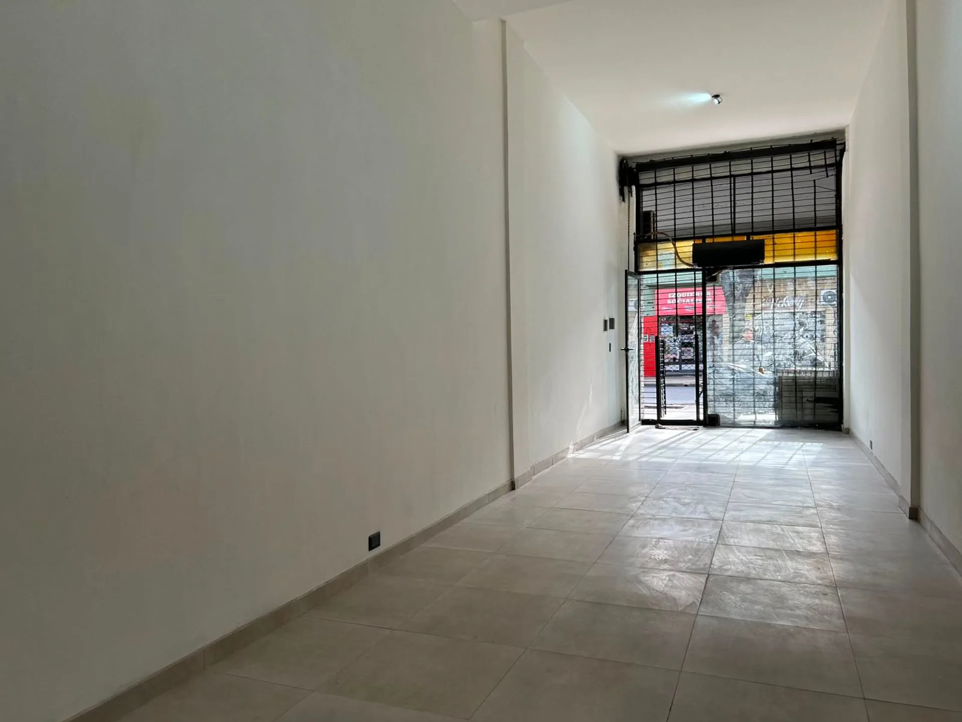 Local en comercial en venta en Munro foto 2