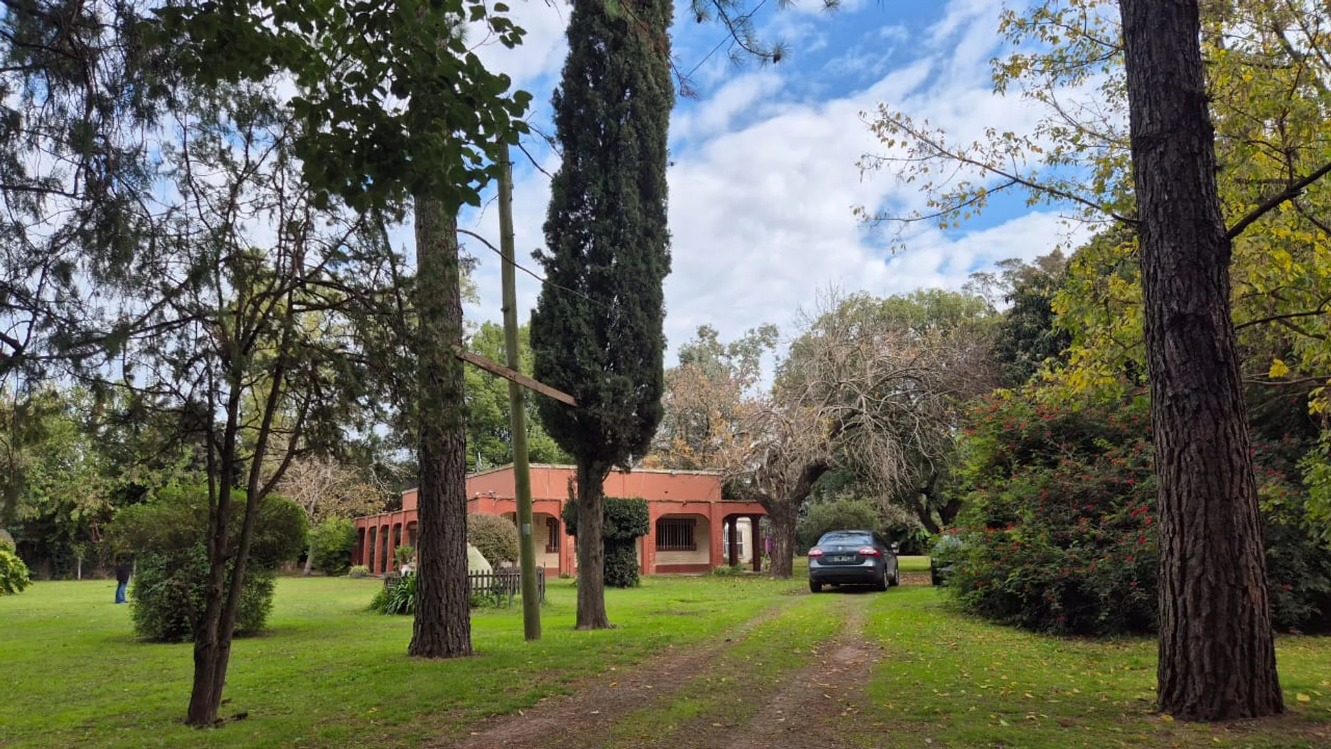 CASA QUINTA 7 AMB EN VENTA LA REJA PILETA PARQUE foto 3