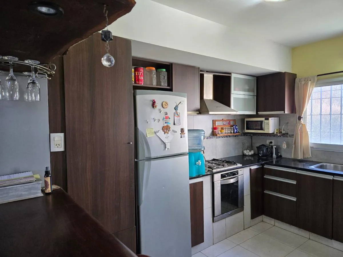 CASA EN VENTA - 2 DORMITORIOS -BARRIOS LAS TARDES foto 3