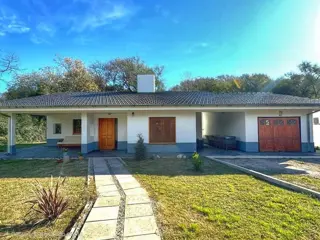 Casa en Venta En Villa General Belgrano, con amplios ambientes foto 1