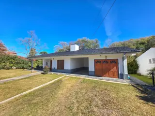 Casa en Venta En Villa General Belgrano, con amplios ambientes foto 3