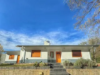 Casa en Venta En Villa General Belgrano, con amplios ambientes foto 4