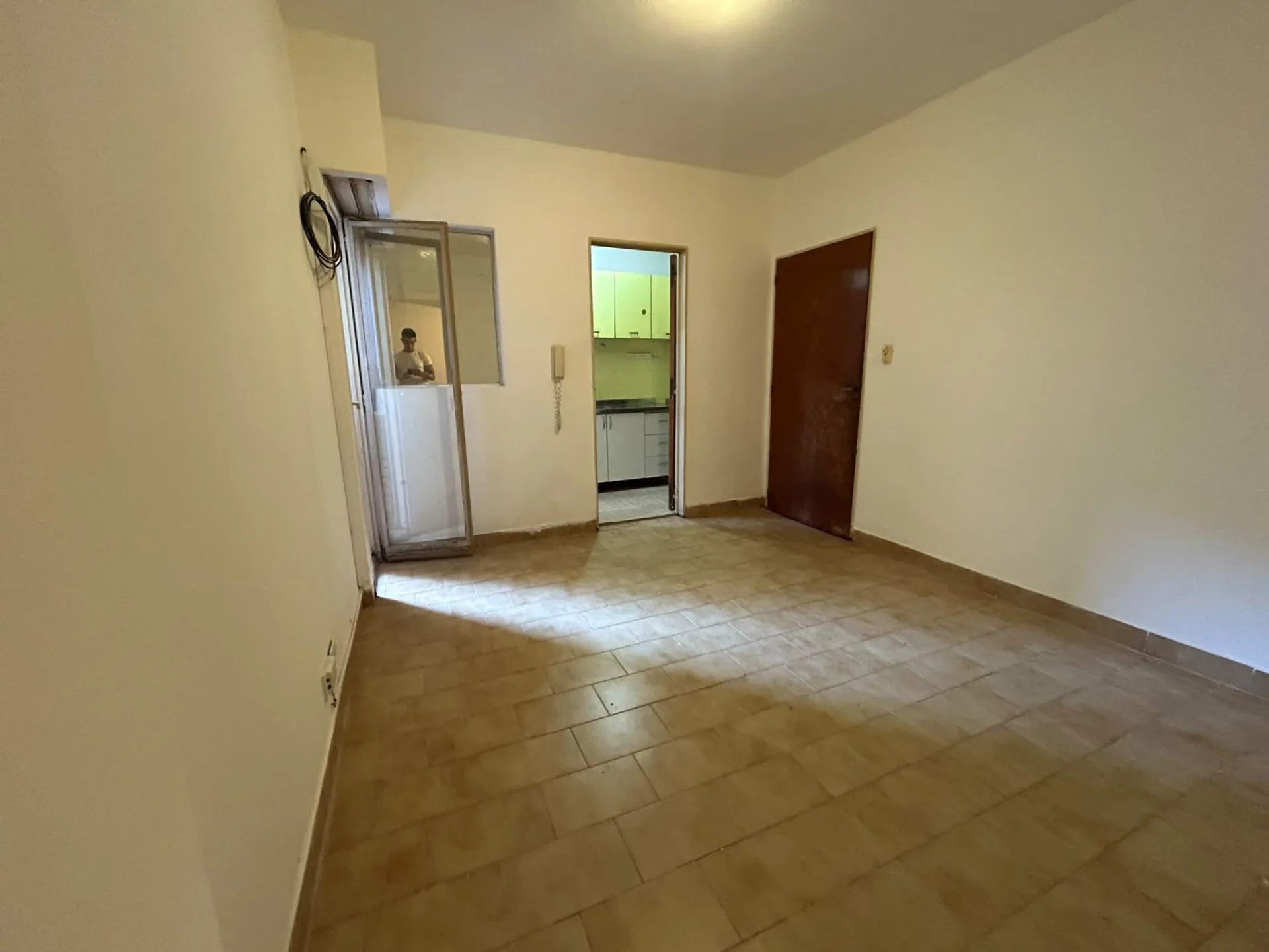 VENTA DEPTO 2 AMBIENTES BALVANERA CON PATIO foto 2