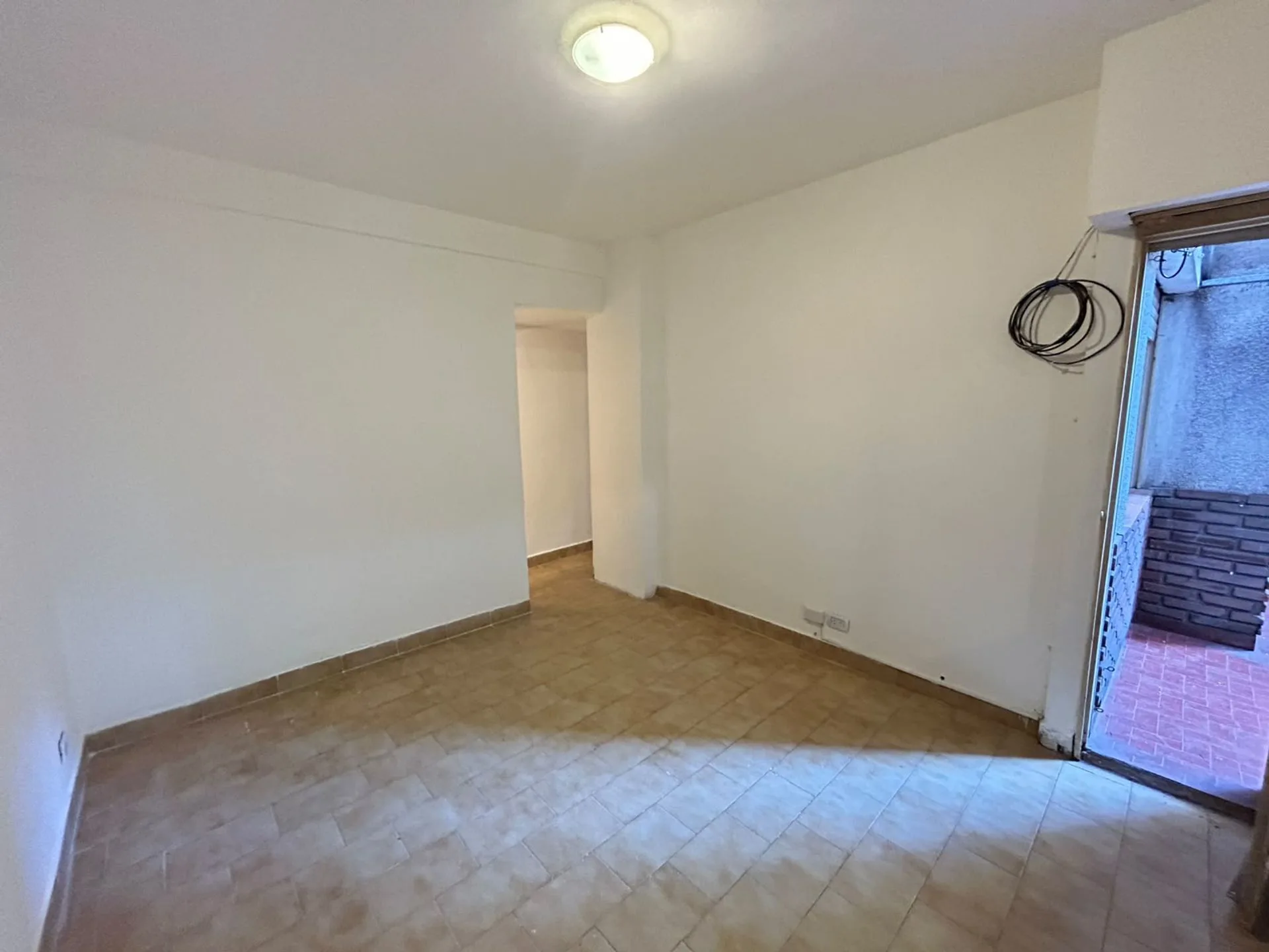 VENTA DEPTO 2 AMBIENTES BALVANERA CON PATIO foto 3