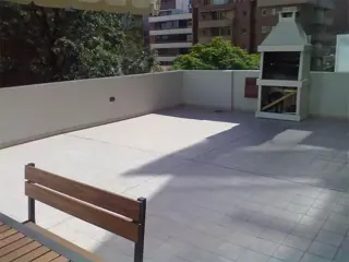 DEPTO 2 DORM DE CATEGORÍA, OBISPO TREJO 1131, GRAN TERRAZA CON ASADOR, CALEFACCIÓN CENTRAL, TOTALMENTE EQUIPADO, OPCIÓN COCHERA CON BAULERA AMPLIA... foto 3