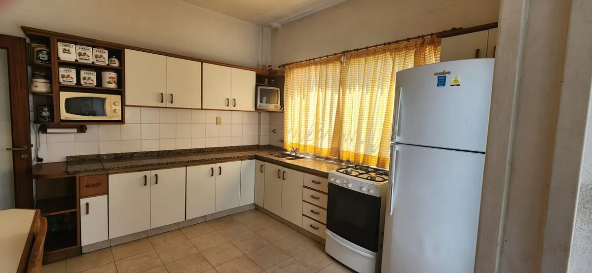 VENTA CASA QUILMES 3 AMB. C/LOCALES EN BLOCK foto 2