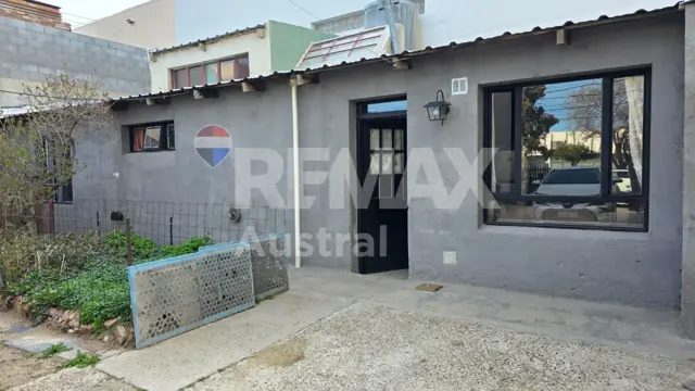 2 CASAS  AV. KENNEDY Y ROCA