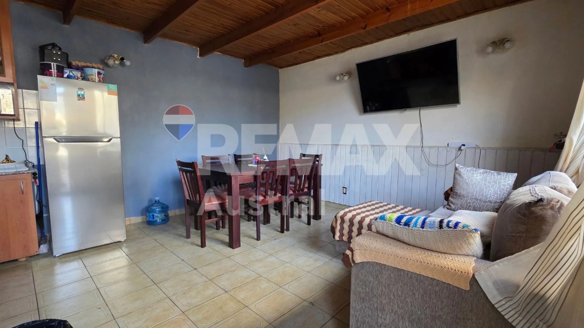 2 CASAS  AV. KENNEDY Y ROCA foto 2